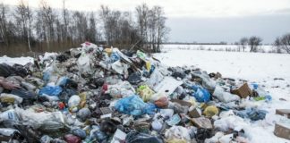 Компания сваливала мусор на отдаленных улицах. Фото: t-l.ru