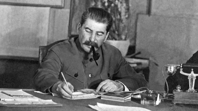 Коммунисты России будут отмечать день рождения Сталина. Фото: Википедия
