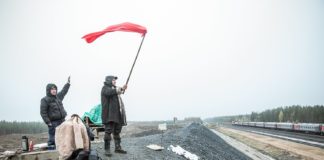 Жители Шиеса уже больше года протестуют против строительства мусорного полигона. Фото: nat-geo.ru