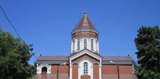 Церковь святого Иоанна Предтечи хочет отобрать постройки у военных. Фото: donday.ru