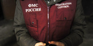 Сотрудникам ФМС поручили брать документы сотрудниками паспортно-визового сервиса. Фото: Фото: gazeta.ru