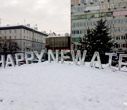 Мэру не понравилась надпись на английском. Фото: ngs.ru