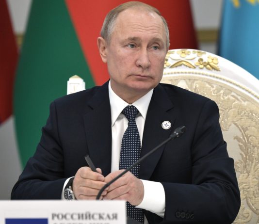 Путин подписал закон про штрафы иноагентам. Фото: kremlin.ru