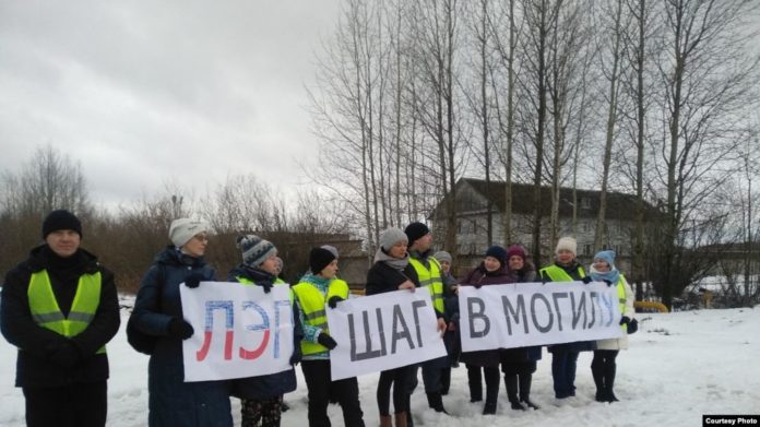 Жители Котласа вышли на массовый пикет. Фото: "Эхо Котласа" / ВКонтакте
