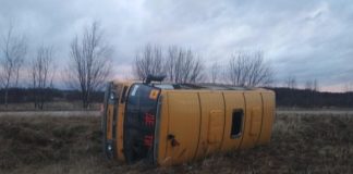 Перевернувшийся автобус был полон. Фото: ivanovonews.ru
