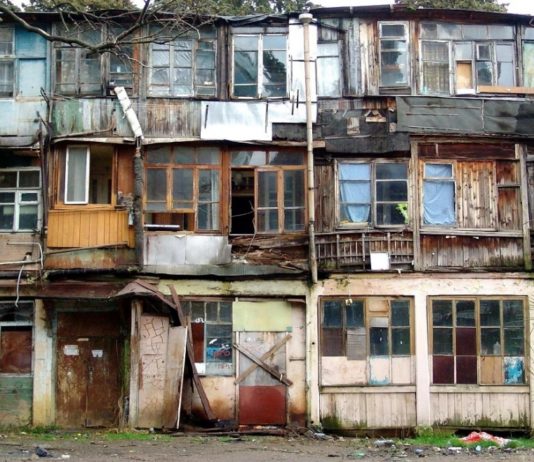 В России надо заменить 9,5 млн квадратных метров жилья, пришедшего в негодность. Фото: novokuznetsk.ru