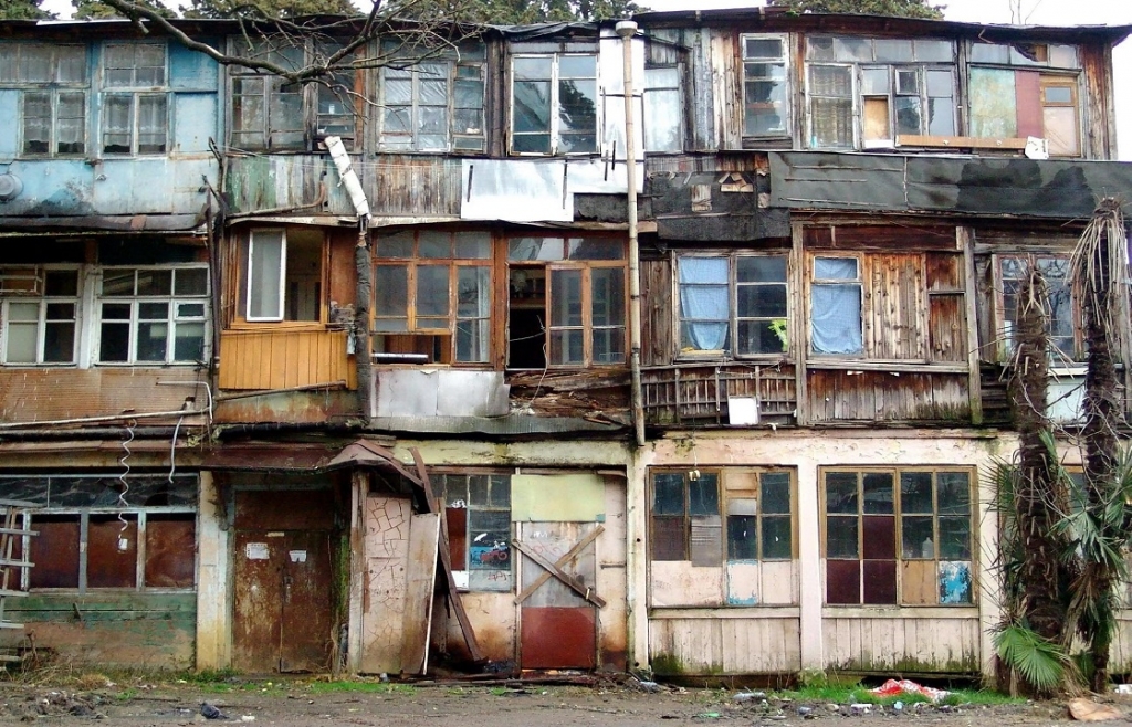 В России надо заменить 9,5 млн квадратных метров жилья, пришедшего в негодность. Фото: novokuznetsk.ru