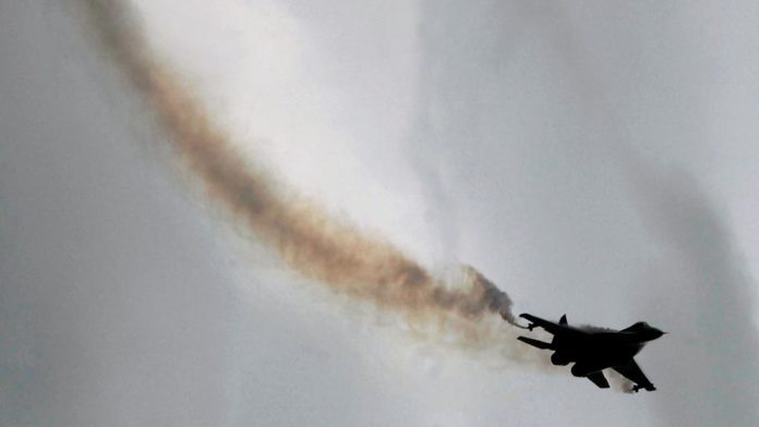 МИГ-29 разбился во время учебного полета. Фото: vedomosti.ru