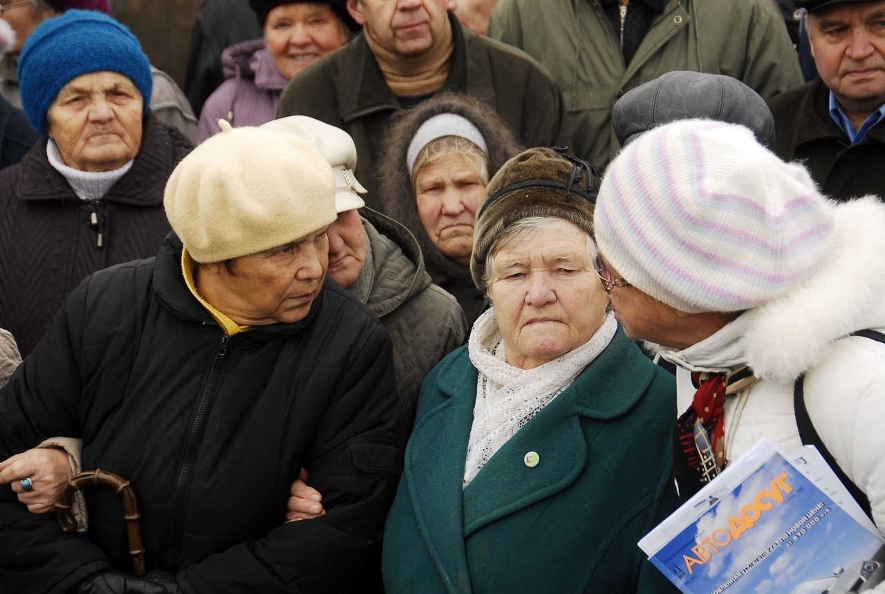 Пенсионеры по всей России жалуются на копеечные доплаты к пенсии - РосИнформ