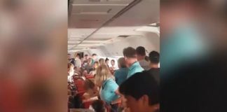 Пассажиры устроили дебош в самолете. Фото: vgoroden.ru