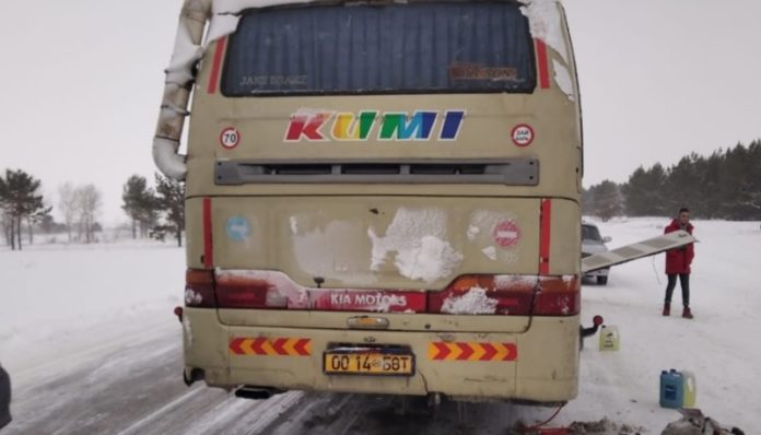 Автобус сломался на трассе Родино - Благовещенка. Фото: 22.mchs.gov.ru