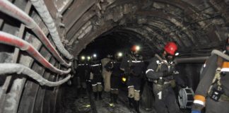 спасатели в шахте