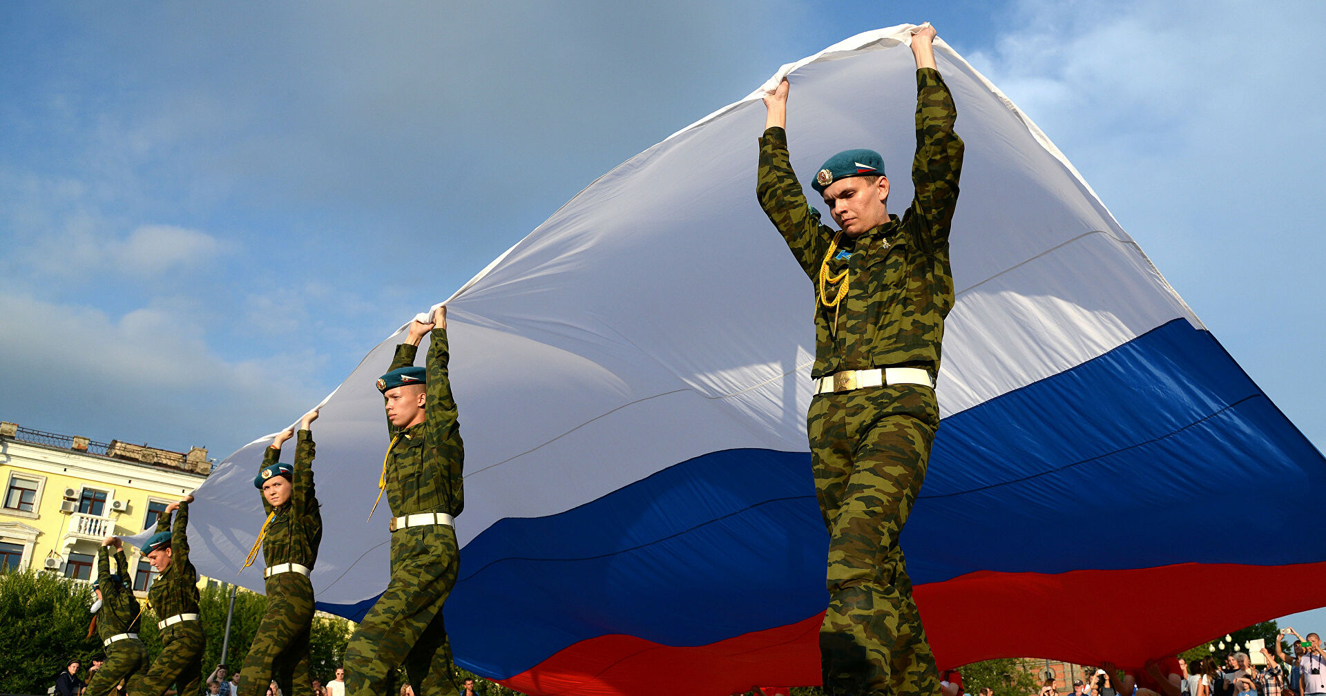 Солдат флаг россии