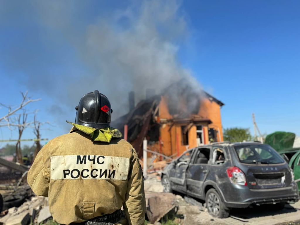 Пожар в Белгороде. Жители подозревают, что опять упала российская  авиабомба. Видео - РосИнформ